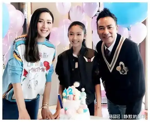 演员任达华娶小12岁的琦琦,为爱丁克,50岁得女泪流满面
