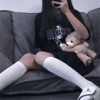 特别伤感的女生头像,其实你的眼泪不值钱
