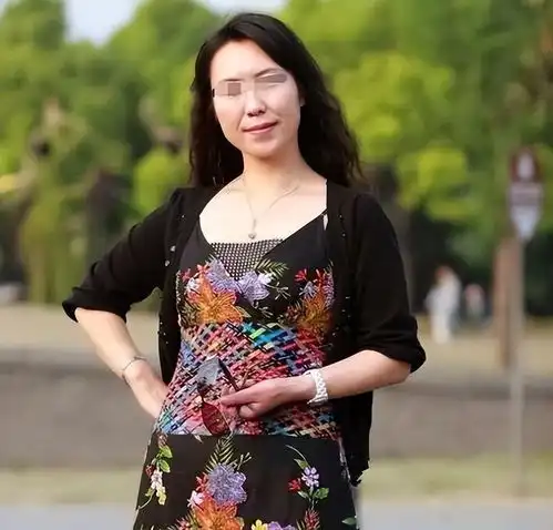 29岁男子痴迷50岁大妈,两年狂砸60万,大妈我这该死的魅力
