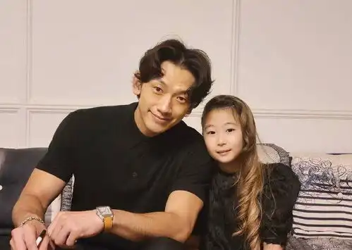 金泰熙近照眼袋重,老公rain皱纹明显像大叔,神仙夫妻也变老
