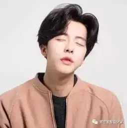 男生想象的﹤男﹥中分发型vs女生想象的﹤男﹥中分发型
