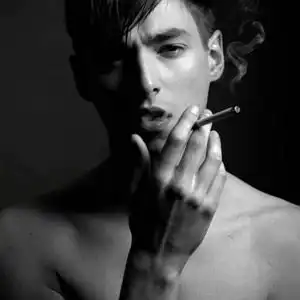 吸烟冷男欧美黑白头像qq头像扣扣居
