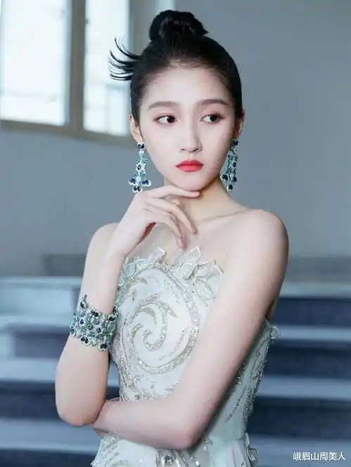 女生脸上有这5个特征,属于天生的美人胚子,越看越惊艳
