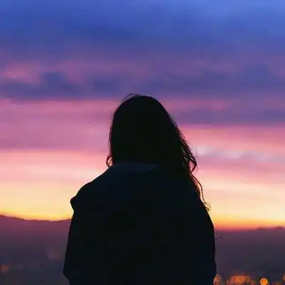 真人背影系女生头像热爱可抵岁月漫长
