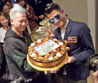 郭富城英国个唱秀肌肉连过32小时生日
