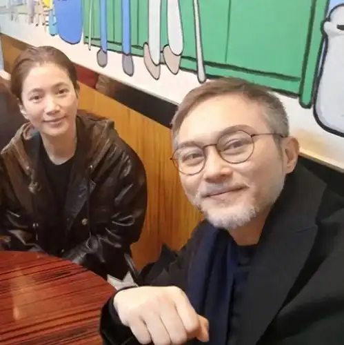 20位香港老牌男星现状,有人93岁还没结婚,有人已娶过四个老婆
