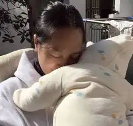 辣妈朱丹登男人装,沙滩照风情万种网友求减肥秘方
