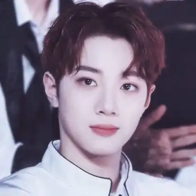 爱豆头像赖冠霖萌头像比心
