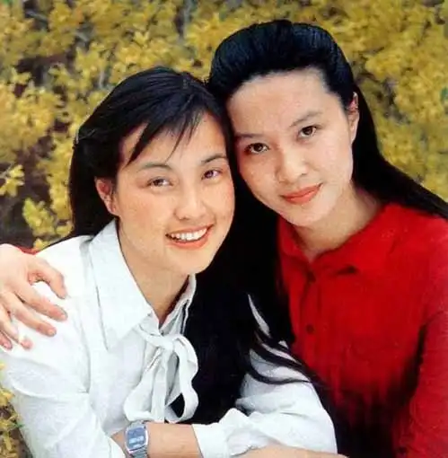 董嘉耀曝光老婆私照娱闻第一速递20155月杨子12岁女儿及白富美老婆私照曝光150528
