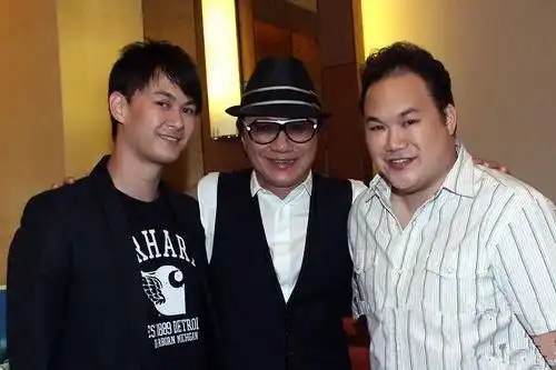 一代歌神许冠杰现状,71岁仍卖力开演唱会,原因和两个儿子有关
