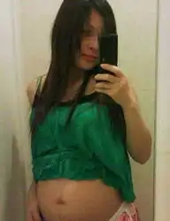 14岁未婚妈妈网上晒大肚照拒绝堕胎

