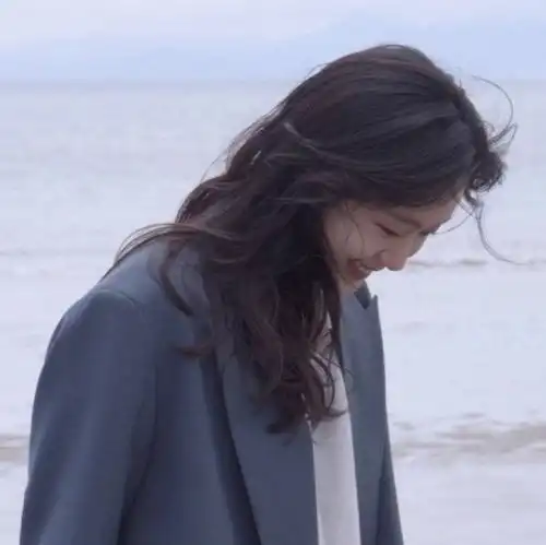 头像紫罗兰般的女孩金高银
