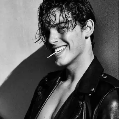 男生头像高清图片帅气网图男生头像成熟大叔
