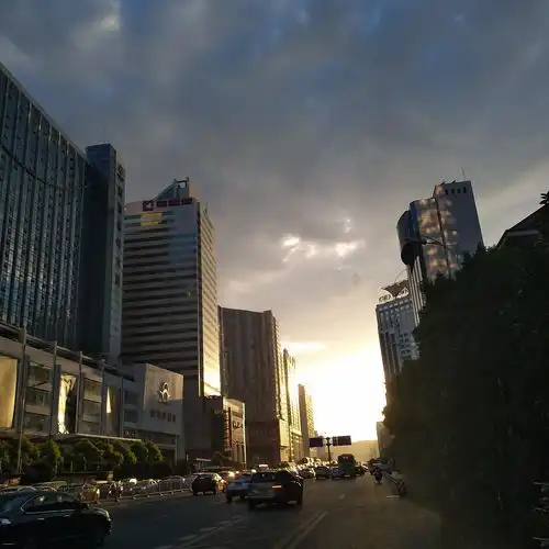 是谁说易海鸥拍照片很丑来着请麻利的给她道歉
