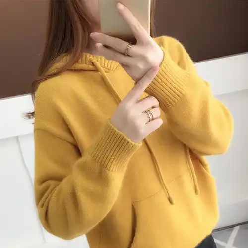 清新纯色的版型,不失甜美的俏皮感,穿上有一种身在大自然的感觉
