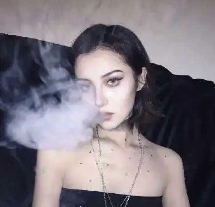头像四个字概括下你的爱情

