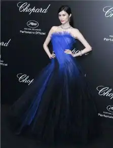 超模真是女明星的红毯噩梦,奚梦瑶何穗现身戛纳,范冰冰都要慌了
