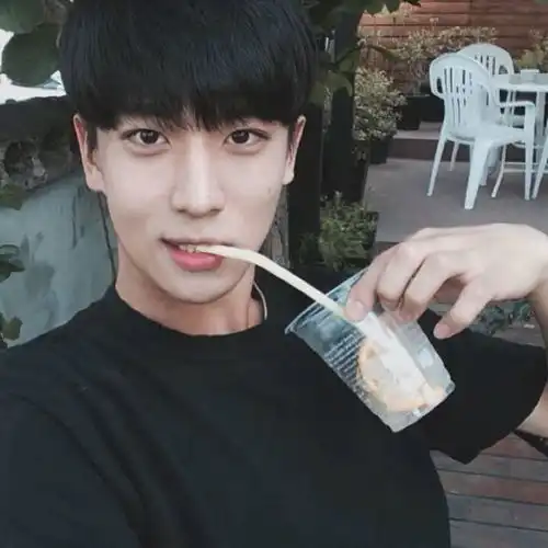 男生怎么才能让自己的五官变好看
