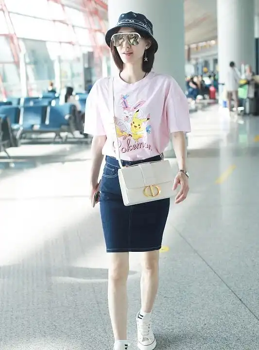 不媚不俗的气质女人王丽坤,性子身材都挺好,真讨人喜欢
