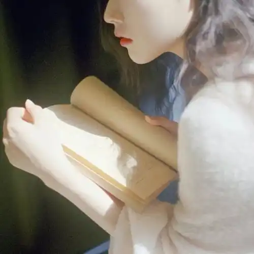 真人半身头像你的勇气会成就更美的你
