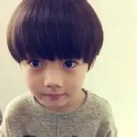 求这小孩的头像要很多哦
