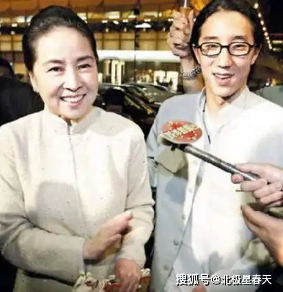 为成龙远赴美国产子,遭吴绮莉逼宫却不离婚,林凤娇真的太狠了
