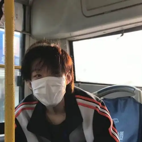 真人男生头像我哒哒的马蹄是个美丽的错误,我只是过客,不是归人
