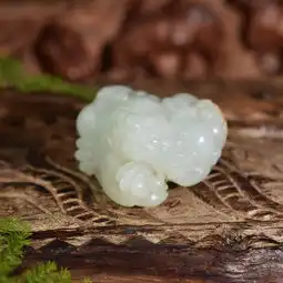 新疆和田玉白玉籽料撒金皮苏工母子貔貅望子成龙把件吊坠hty647
