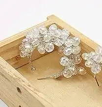 觉得这款耳环挺漂亮,想结婚的时候配白色婚纱和红色礼服的,这个合适吗金色和银色,哪个更好一点
