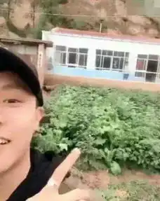 变形计改造最成功城市孩子,为回报农村爷爷,还为其盖新房子
