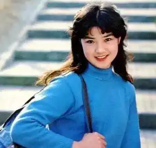 老牌明星美貌不输当红明星,单眼皮龅牙缺憾的美才是风华绝代
