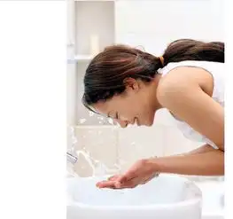不会卸妆毁皮肤教你掌握5大卸妆技巧
