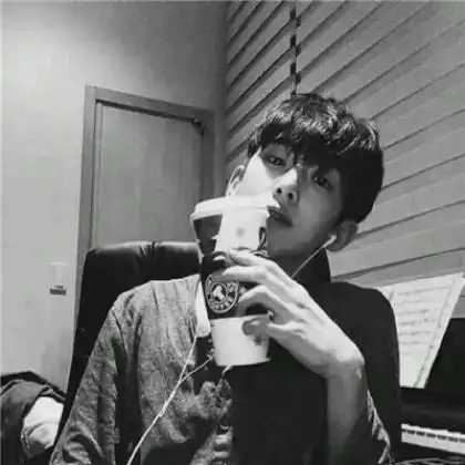 喜欢无字的无水印的来吧,男生帅气冷酷黑白头像不带字
