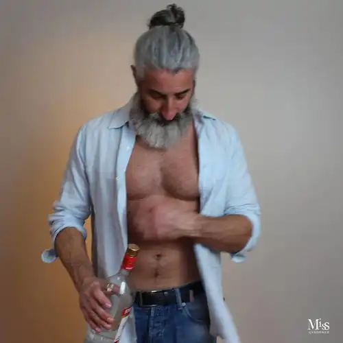 吴秀波人设崩塌这群越老越吃香的模特大叔才是叔圈模范
