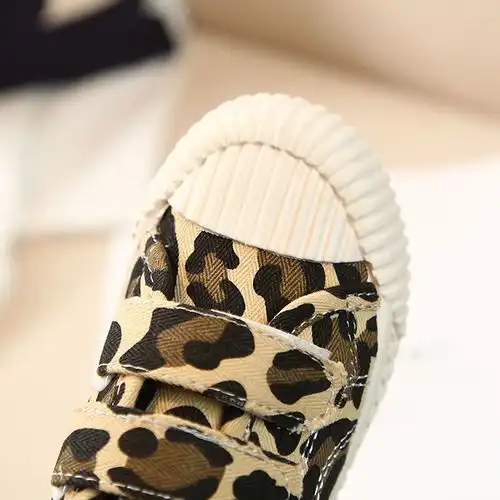 春秋新款宝宝13岁软底豹纹帆布鞋男女中小童休闲透气布面小白鞋
