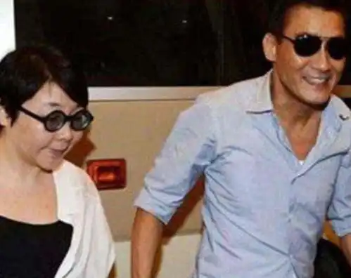 盘点娱乐圈男星的丑妻,周渝民老婆遭吐槽,任贤齐妻子长这样
