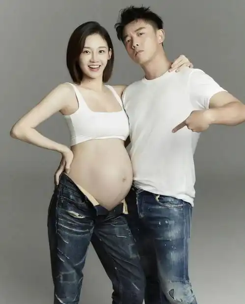 43岁朱丹和36岁苗苗同框,才发现女人到中年,幸不幸福都写在脸上
