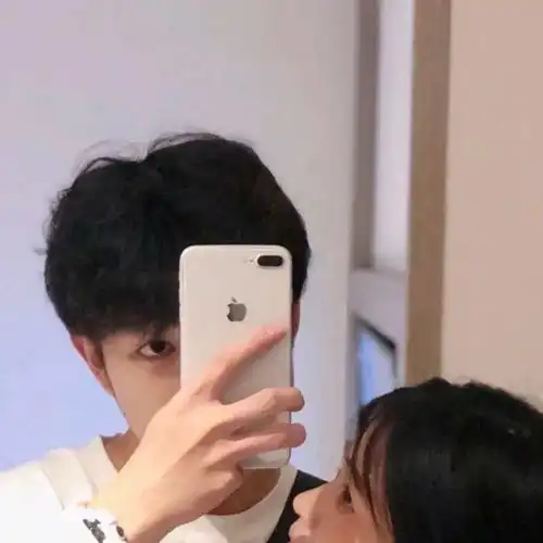 头像果然认真喜欢过的人再见面时还会心动
