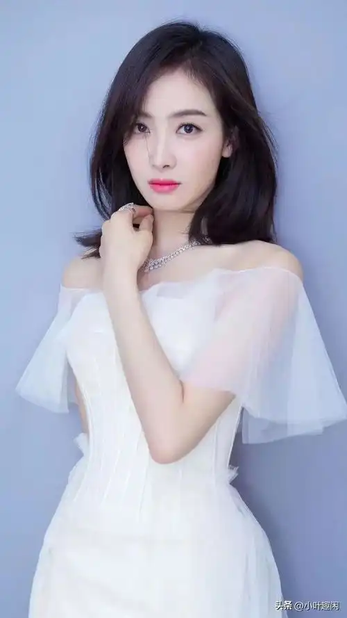 张小斐和宋茜,都是性感美女,你们更喜欢哪一个
