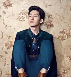 井柏然晒自拍头发凌乱称发型师飞机晚点小井高颜值帅照盘点
