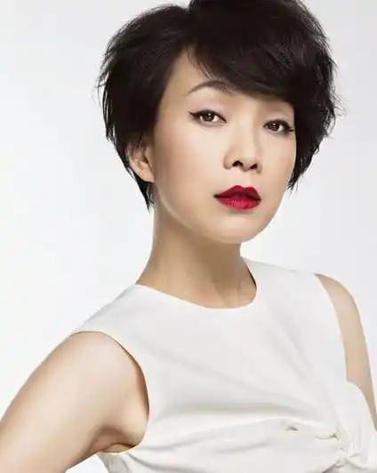 50岁美的优雅,曾比那英还红,被日本富豪独宠14年,今成这样
