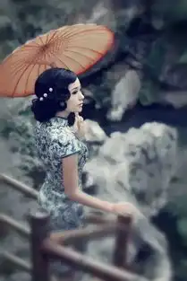 旗袍遇上青花,美得风情万种
