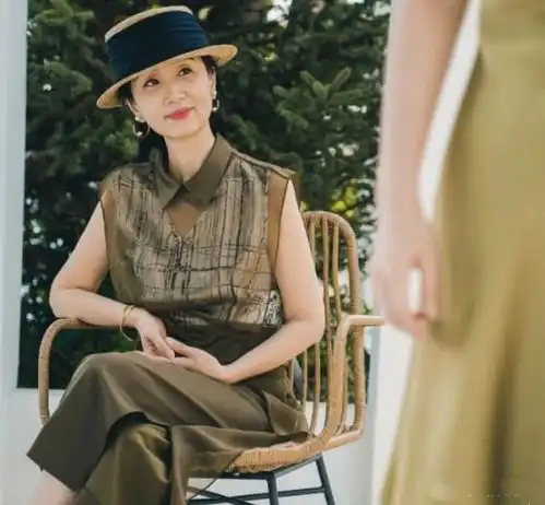 50岁女人想要显年轻,学三木妈妈的4个减龄公式,优雅又高级
