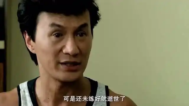 电影许冠杰表演李小龙的绝学,结果三脚踢完,许冠英笑了
