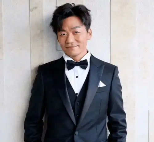 王宝强后继乏力,疑似被资本圈抛弃,现身香港看望儿子
