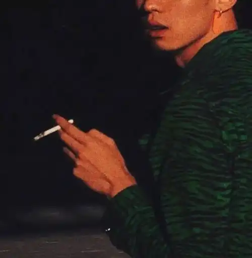 其实我也很难过你为什么不回头看看我
