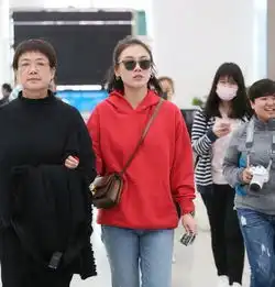 马思纯与欧豪甜蜜同框,网友班花和坏小子的爱情
