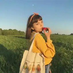 戈蔓婷我被今夏流行的明媚色圈粉了,太美太高级了
