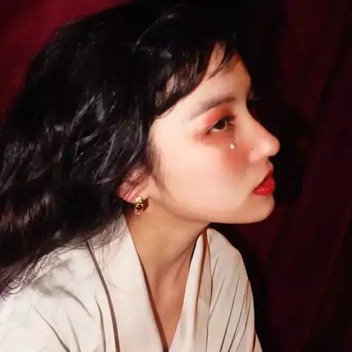 头像我本来是要行走江湖,但看见你我可以先停一停
