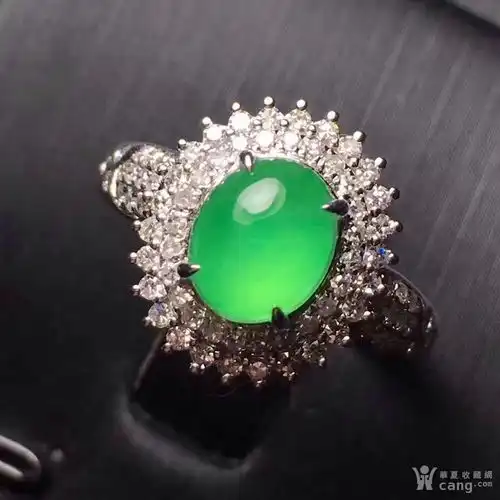 阳绿翡翠蛋面戒指吊坠
